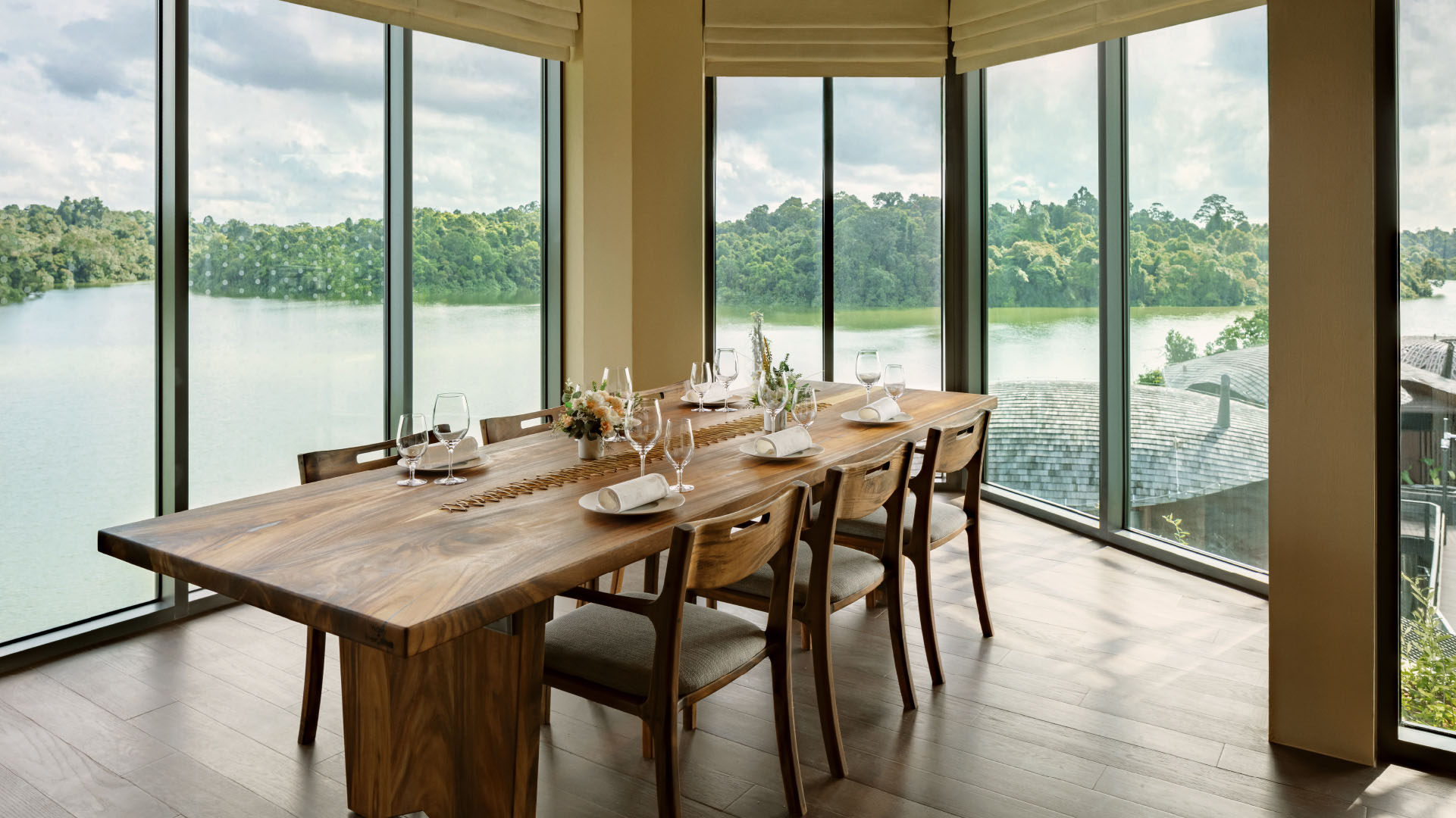 Nestled within Mandai Rainforest Resort by Banyan Tree, Forage offers a speciality dining experience inspired by nature.  The restaurant offers guests an immersive harvest-to-table experience, shaped by what is freshly foraged and sourced from the markets.